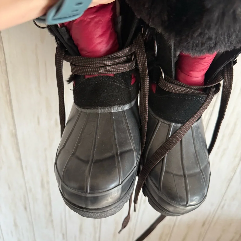Canada Weather Gear Black and Red Winter Boots 9